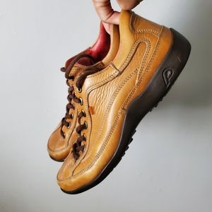 Pratik | Leather Laced Casual Sneakers